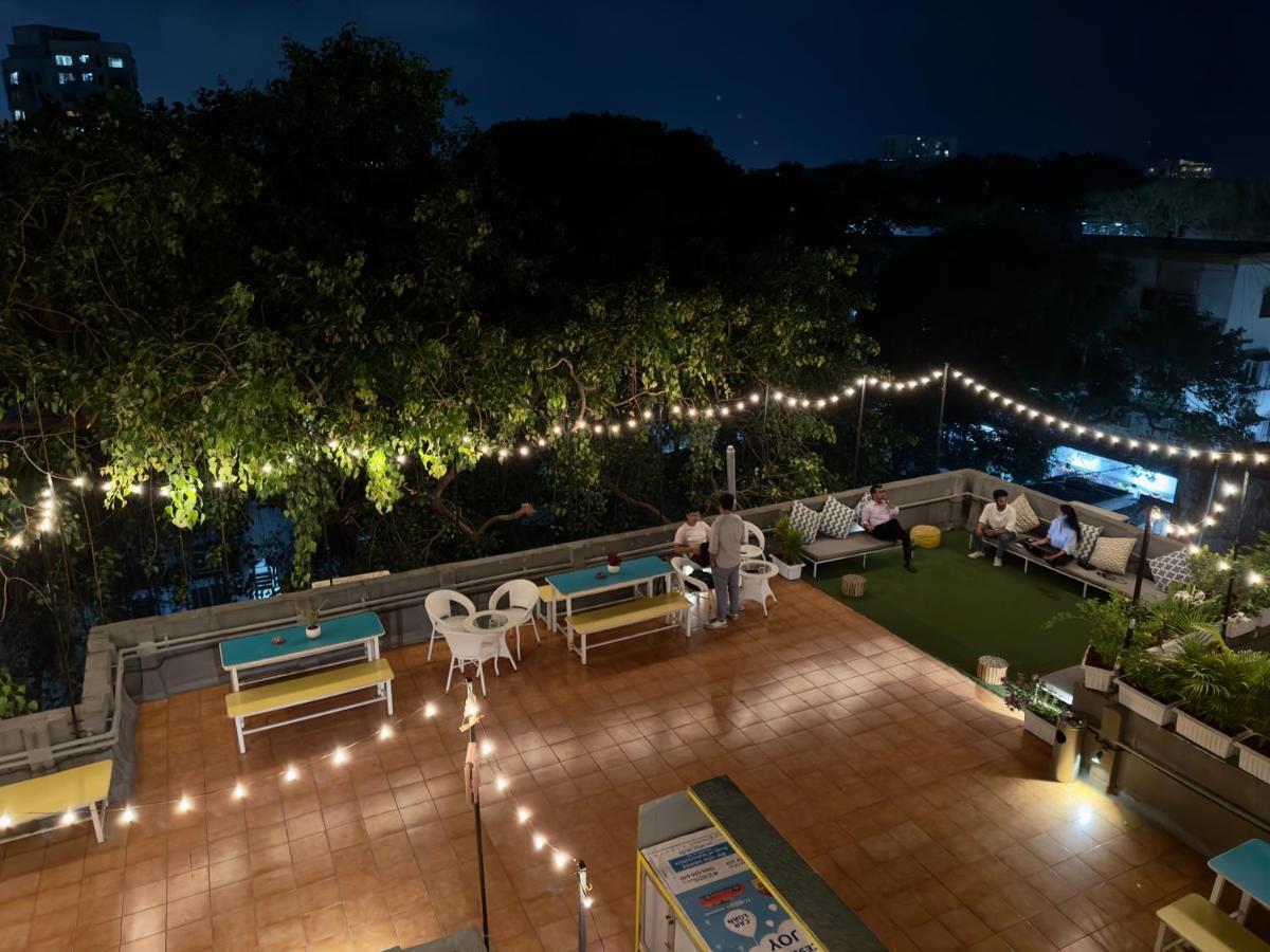 Locomo Hostel Og - Stay Work Eat, Mumbai
